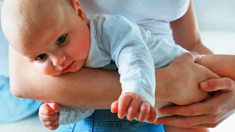 چگونه نفخ نوزاد را درمان کنیم؟