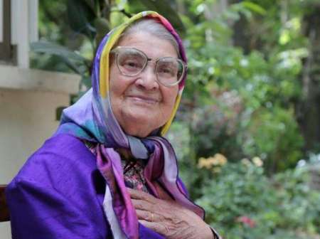  عیادت مولاوردی از مادر آموزش و ادبیات کودک ایران