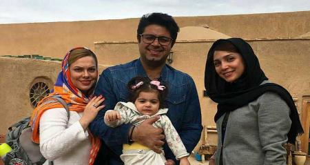 تیپ خواننده معروف در کنار همسر و دخترش‌! + عکس