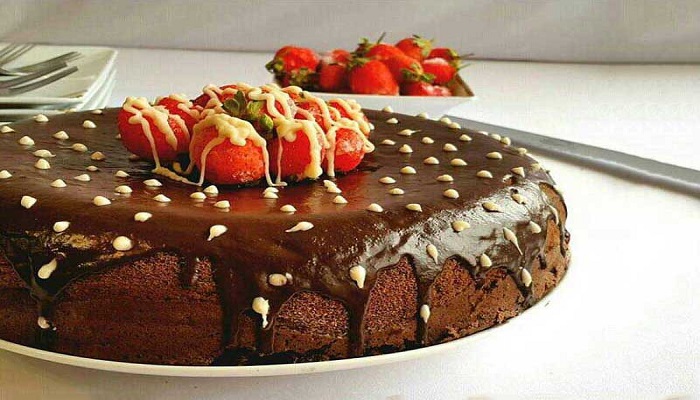 تهیه کیک شکلاتی بدون تخم مرغ و شیر