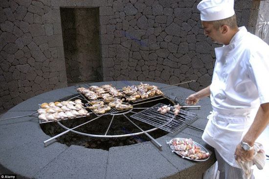 رستورانی که با گرمای آتشفشان غذا می پزد!