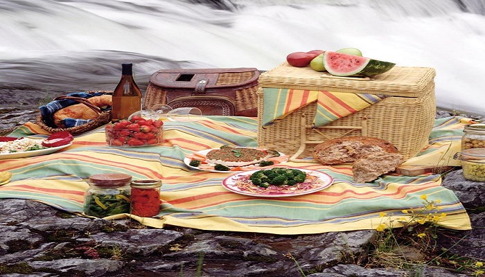 فواید شگفت انگیز غذا خوردن روی زمین 