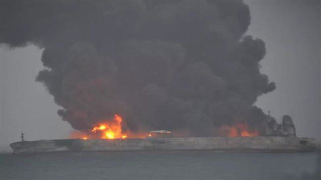 بالگرد نیروی دریایی آمریکا در جستجوی مفقودین نفتکش ایرانی + عکس