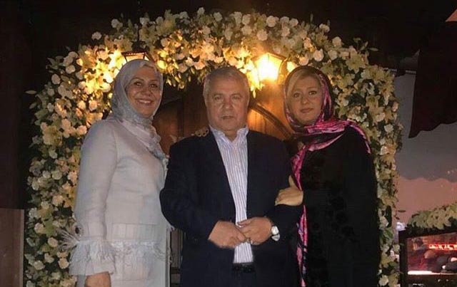 تیپ علی پروین در کنار همسر و دخترش! + عکس
