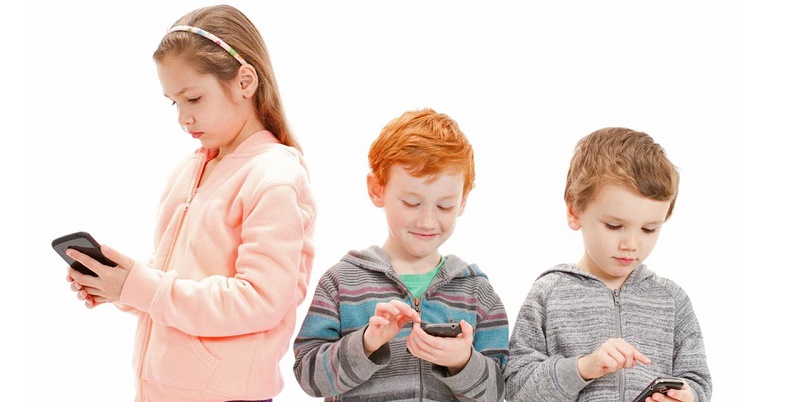  چگونه استفاده از تلفن همراه در کودکان را مدیریت کنیم؟ 