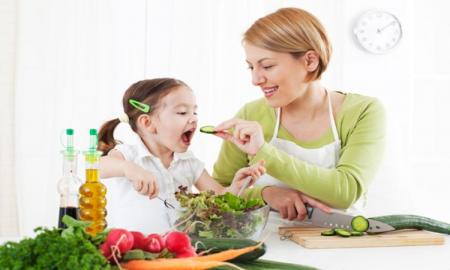  غذاهایی که در روزهای سرد سال باید به کودکان بدهید + اینفوگرافیک