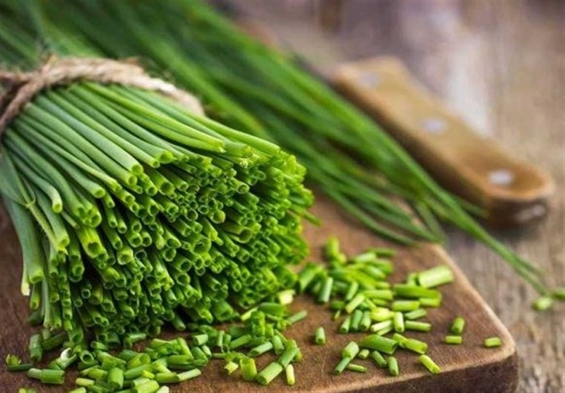 خوردن این سبزی همراه با غذا به رفع یبوست و چربی خون کمک زیادی می‌کند 