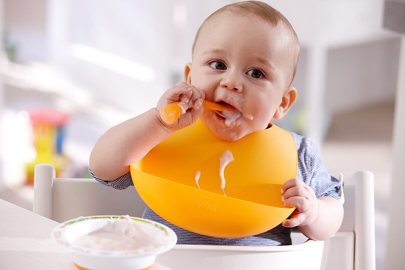  با این خوراکی‌ها نوزادتان را به مصرف شیر مادر علاقه‌مند کنید