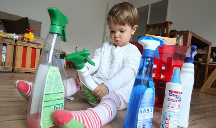 کمک های اولیه در مسمومیت های شیمیایی کودکان