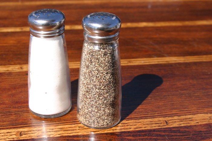 می‌خواهید کمتر نمک بخورید؟ فلفل غذا را زیاد کنید!