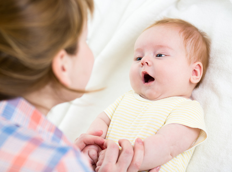 چرا بعضی از نوزادان دیرتر  سخن می گویند؟