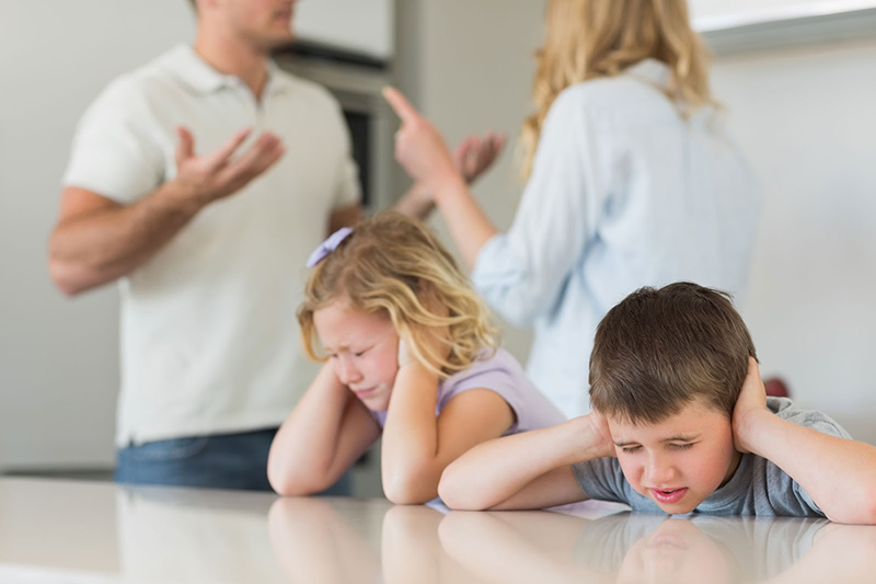  پیامدهای مشاجره والدین در مقابل کودک