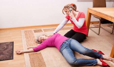 چرا بعضی اوقات هنگام بلند شدن دچار سرگیجه می شویم؟