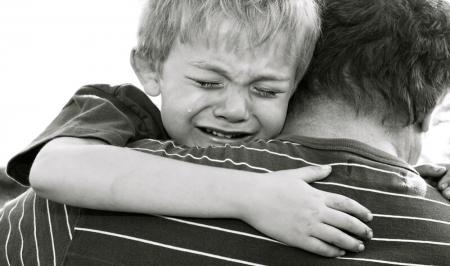 چگونه یک کودک را در مقابل سوگ توانمند کنیم؟