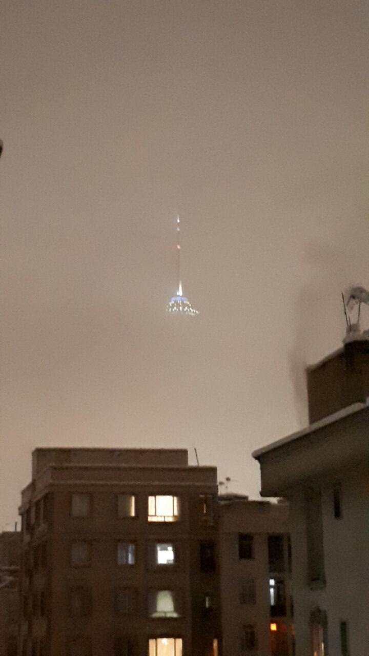 غرش برج میلاد در هوای برفی! + عکس