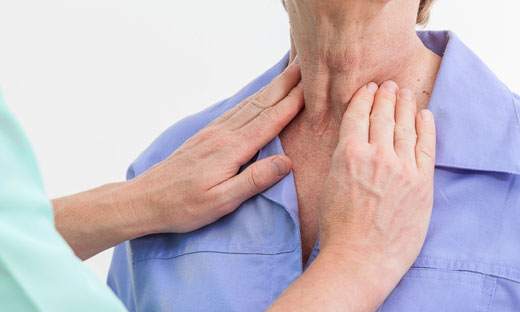 این علائم می‌گویند وضعیت غده تیروئید شما بحرانی است 