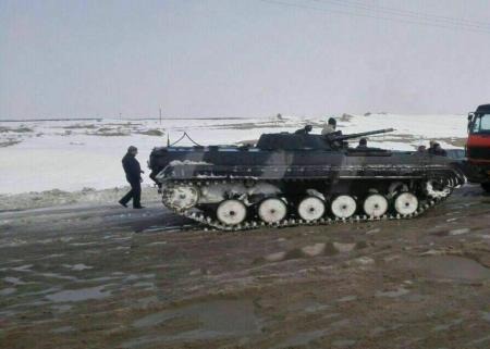 بازگشایی جاده وهن آباد-رباط کریم با نفربر! + عکس