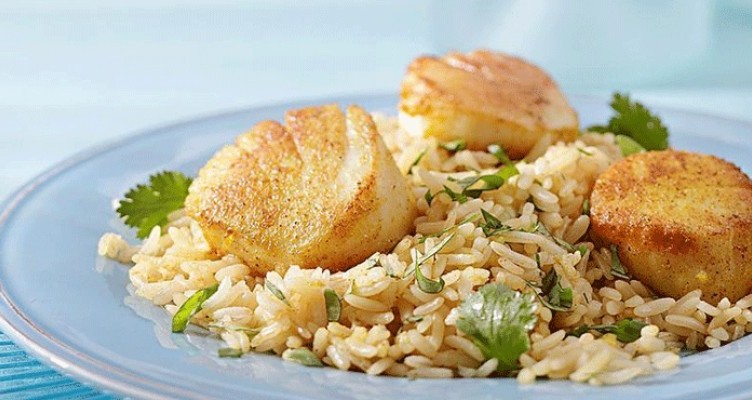 طرز تهیه میگوی تند با برنج قهوه‌ای
