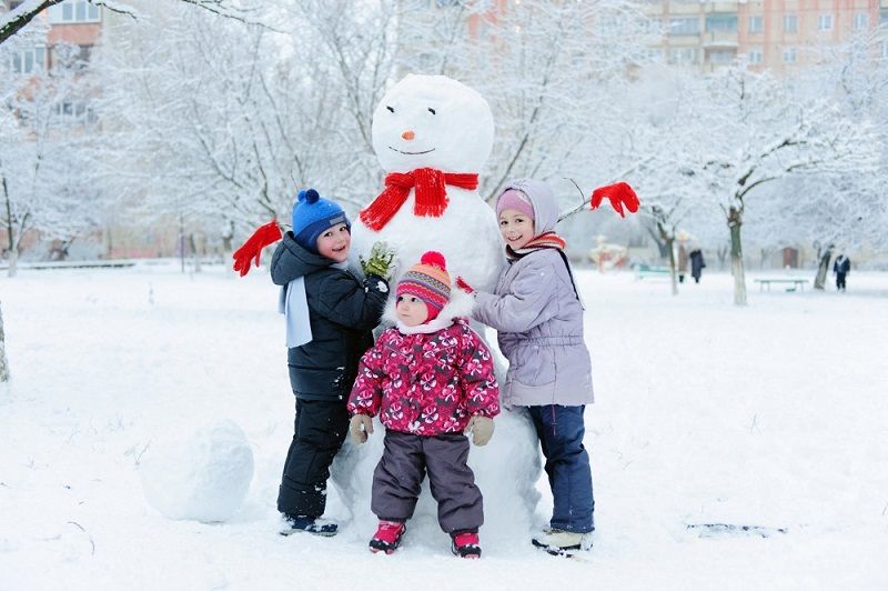 پرورش و رشد کودکان با بازی های زمستانی 