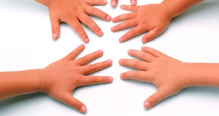 آموزش نحوه مراقبت از ناخن‌ها به کودکان