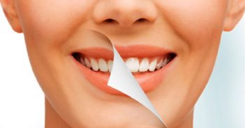 خوردنی‌هایی که دندان‌ها را زرد می‌کنند