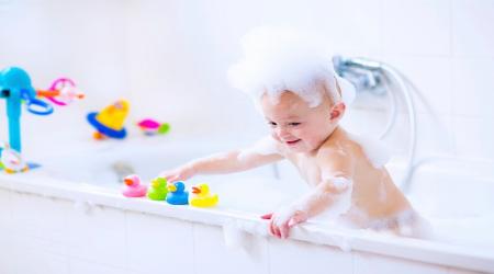 چگونه نوزادمان را در زمستان به حمام ببریم؟ 