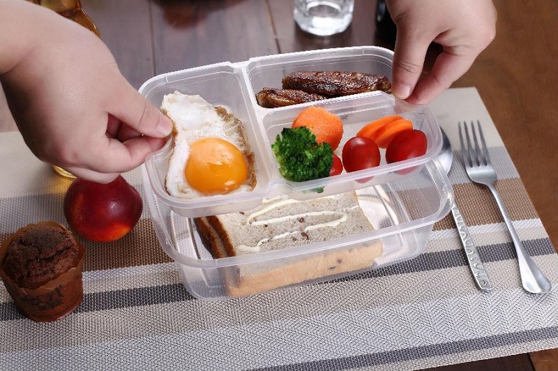  خوردن و آشامیدن در ظروف پلاستیکی ممنوع