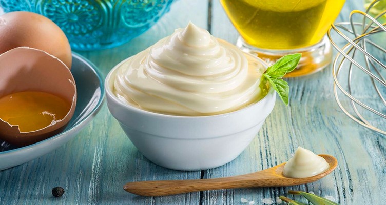 به این ۵ دلیل به موهای خود سس مایونز بزنید