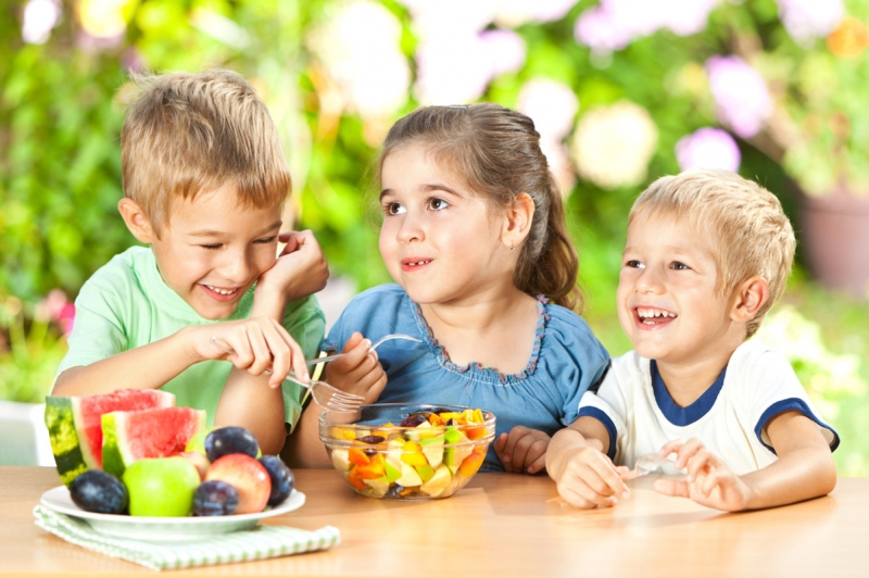 5 نکته برای تغذیه سالم هنگام سفر با کودکان