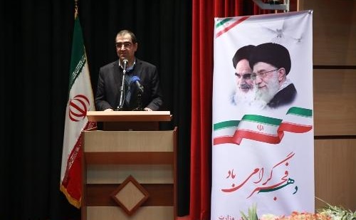 انقلابی واقعی، گره از کار مردم باز می کند