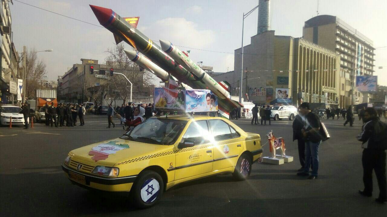 تاکسی موشک انداز در راهپیمایی ۲۲ بهمن! + عکس