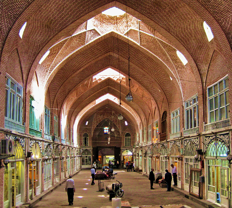 حریق گسترده در بازار تهران