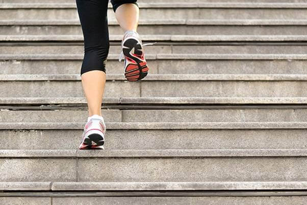  بالا رفتن از پله، موثر در کاهش فشار خون پس از یائسگی