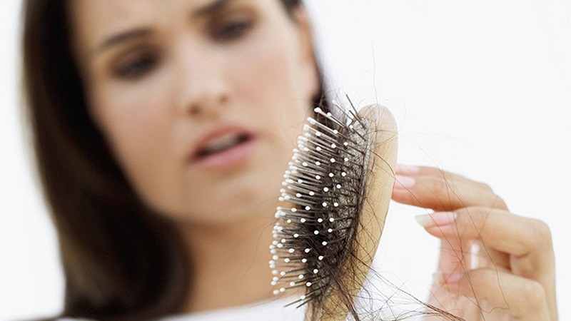  ریزش موهای زنان، علل و راه حل‌های نازک شدن مو
