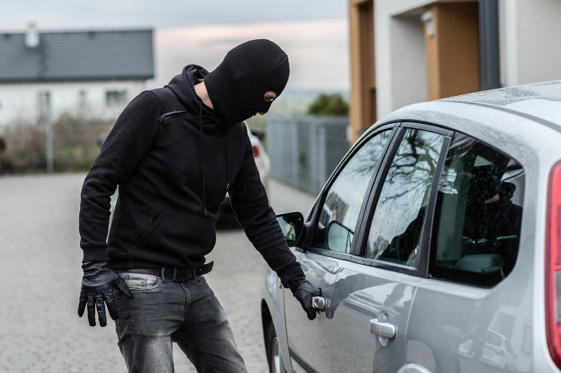 سرقت لوازم داخلی خودرو در پوشش آژانس