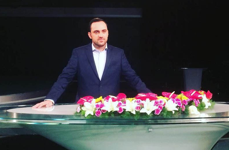 عذرخواهی مجری اخبار ورزشی برای انتشار تصاویر نامناسب +عکس