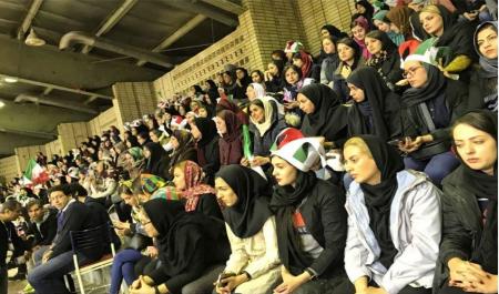 زنان ایرانی در ورزشگاه + تصاویر 