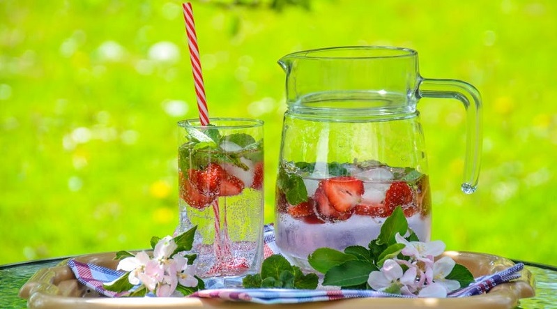 چگونه به نوشیدن آب علاقه مند شویم؟ 