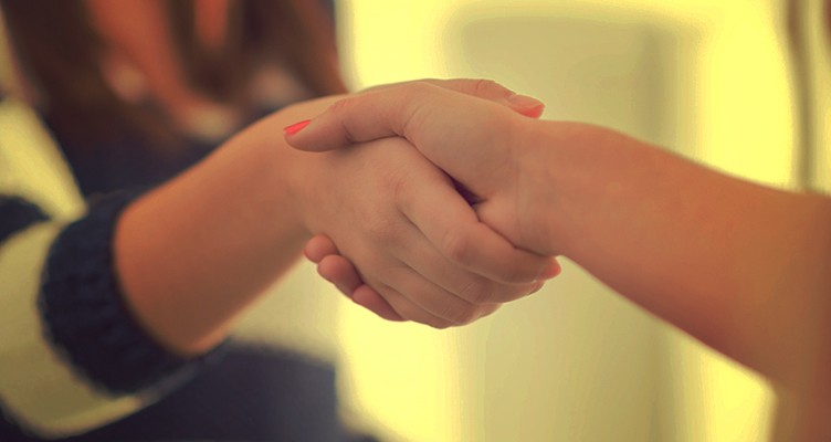 از روبوسی عید خودداری کنید