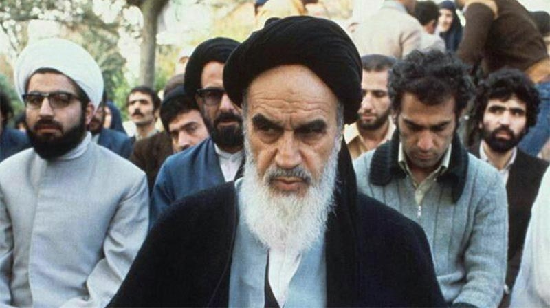 حسن روحانی و امام خمینی در نوفل لوشاتو + عکس