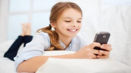 مشکلی تنها یک ساعت بازی با موبایل برای کودکان ایجاد می شود 