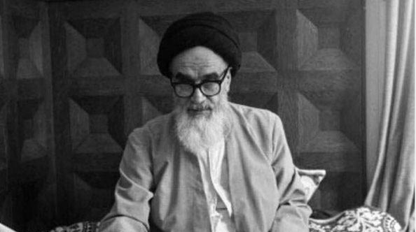 تصویری دیده نشده از امام خمینى(ره) در نوفل لوشاتو هنگام صرف ناهار