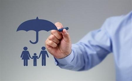تنها افراد نیازمند باید بیمه رایگان شوند