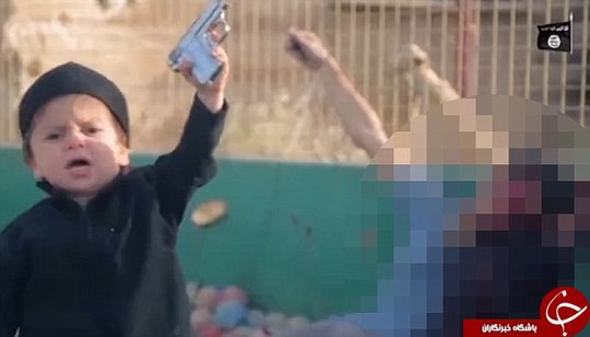اعدام وحشتناک ۳ اسیر به دست کودکان داعشی + تصاویر