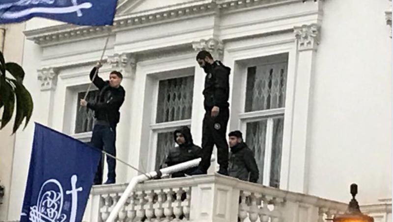 حمله به سفارت ایران در لندن (عکس)