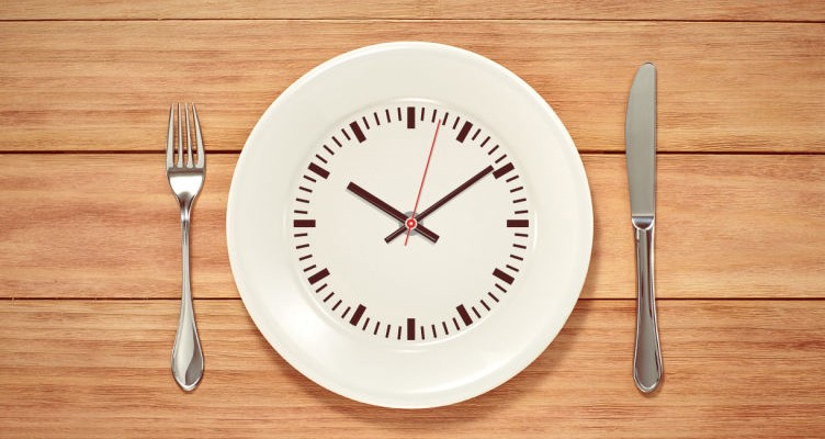 بهترین زمان برای خوردن صبحانه، ناهار و شام چه زمانی است؟