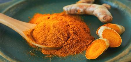 به این ۹ دلیل در مصرف زردچوبه زیاده‌روی نکنید