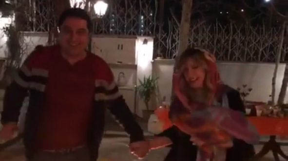 تیپ نیوشا ضیغمی و همسرش دیشب در چهارشنبه سوری! + عکس
