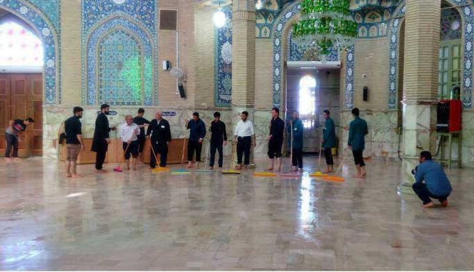 غباروبی مسجد جمکران در آستانه سال نو + عکس