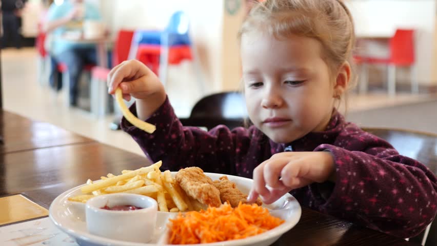  نکات رفتاری در تغذیه کودک